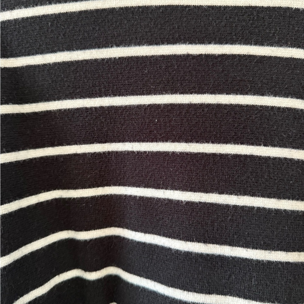 Abercrombie & Fitch Women’s Sweater T-Shirt Size Medium - Picture 3 of 5